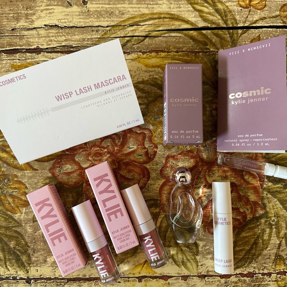 🦋KYLIE Fragrance and Makeup Bundle